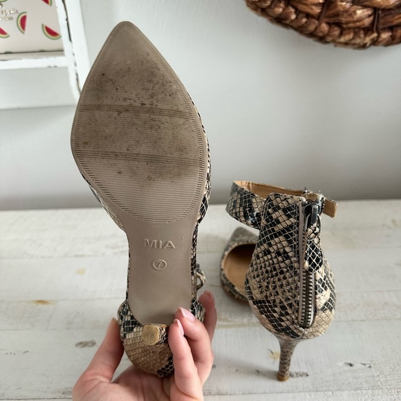 Mia Hawthorn Faux Snakeskin Ankle Strap Heels sz: 7 - Picture 5 of 7